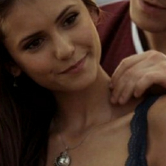 NEW Vampire Diaries Elena Gilbert Vervain Necklace With Locket - Picture 4 of 8